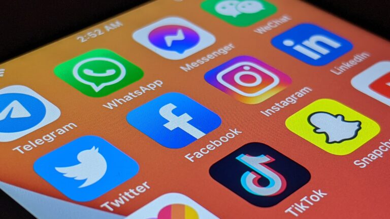 Image d'un écran de téléphone avec toutes les applications
